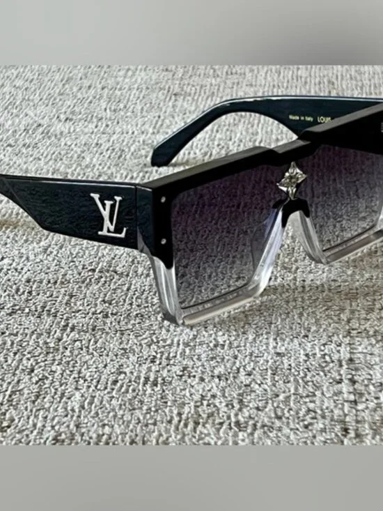 ℒLouis Vuitton Sunglasses - Picture 2 of 4